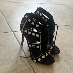 Black heels with white details